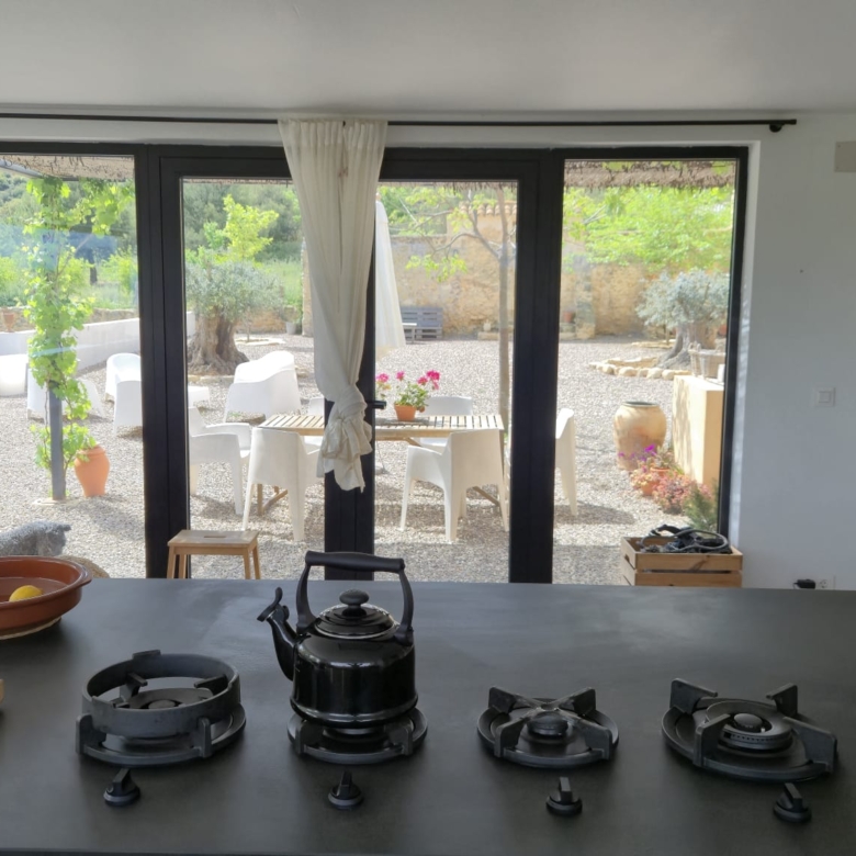 B&B te koop in Almansa: Unieke Off-grid Finca met Toeristische Licentie