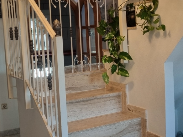 Unieke luxe villa met gastenverblijf en privézwembad te koop in Hondón de los Frailes