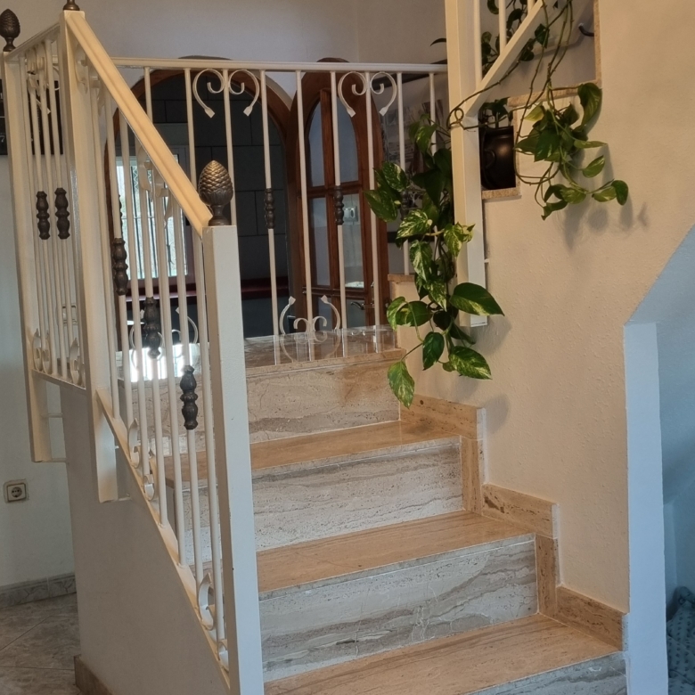 Unieke luxe villa met gastenverblijf en privézwembad te koop in Hondón de los Frailes