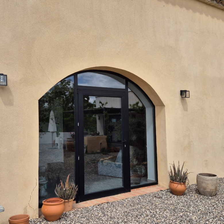 B&B te koop in Almansa: Unieke Off-grid Finca met Toeristische Licentie