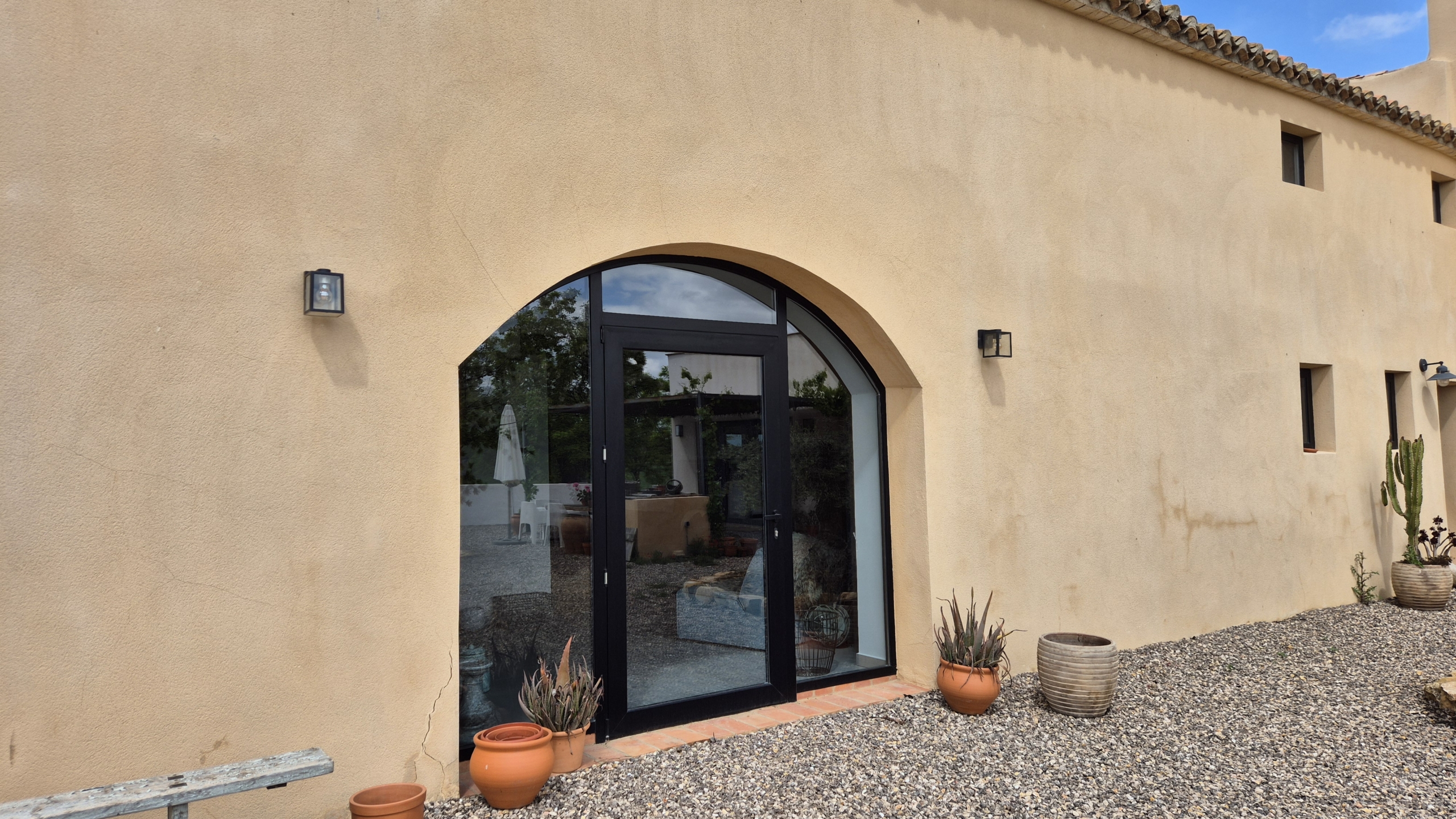 B&B te koop in Almansa: Unieke Off-grid Finca met Toeristische Licentie
