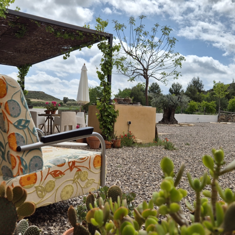 B&B te koop in Almansa: Unieke Off-grid Finca met Toeristische Licentie