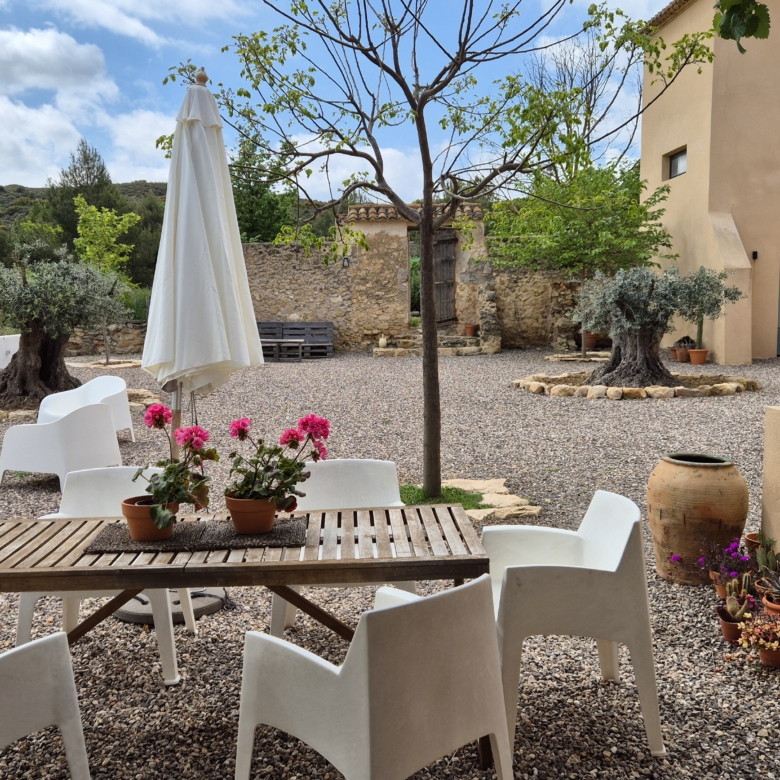 B&B te koop in Almansa: Unieke Off-grid Finca met Toeristische Licentie