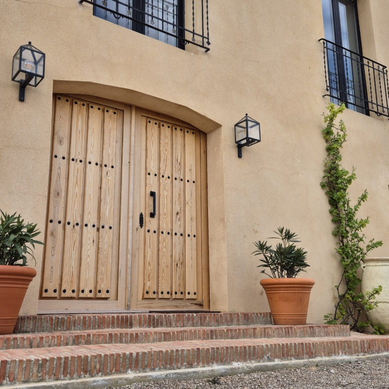B&B te koop in Almansa: Unieke Off-grid Finca met Toeristische Licentie