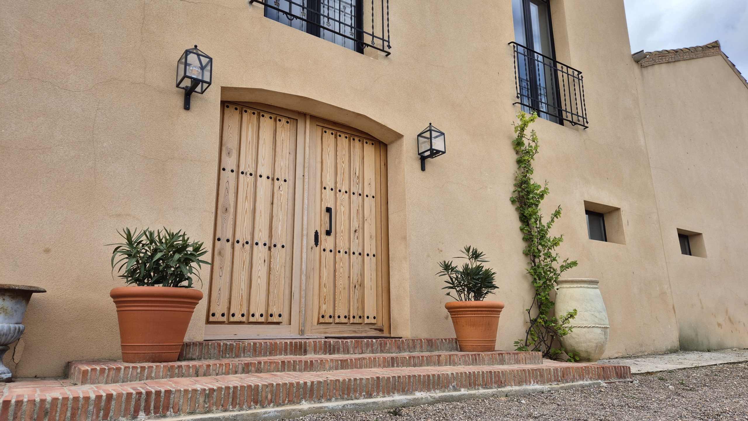 B&B te koop in Almansa: Unieke Off-grid Finca met Toeristische Licentie