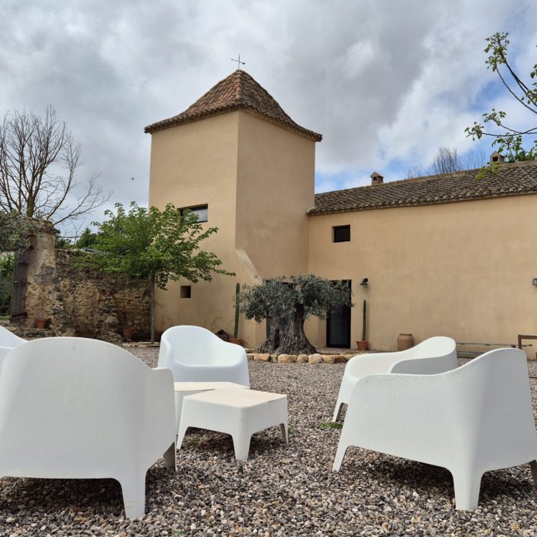 B&B te koop in Almansa: Unieke Off-grid Finca met Toeristische Licentie