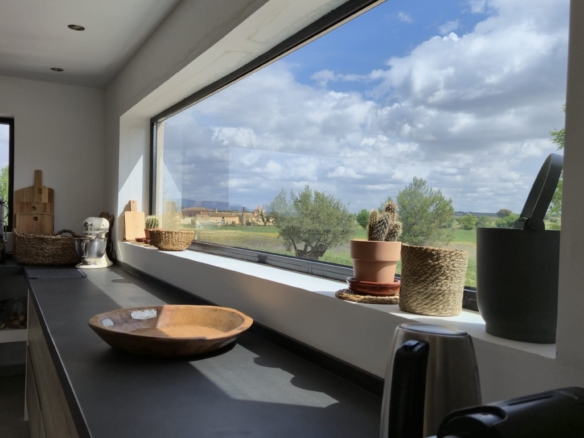 B&B te koop in Almansa: Unieke Off-grid Finca met Toeristische Licentie