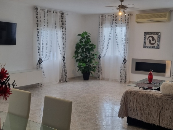 Unieke luxe villa met gastenverblijf en privézwembad te koop in Hondón de los Frailes