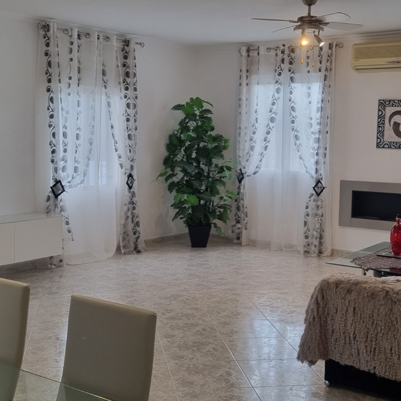 Unieke luxe villa met gastenverblijf en privézwembad te koop in Hondón de los Frailes