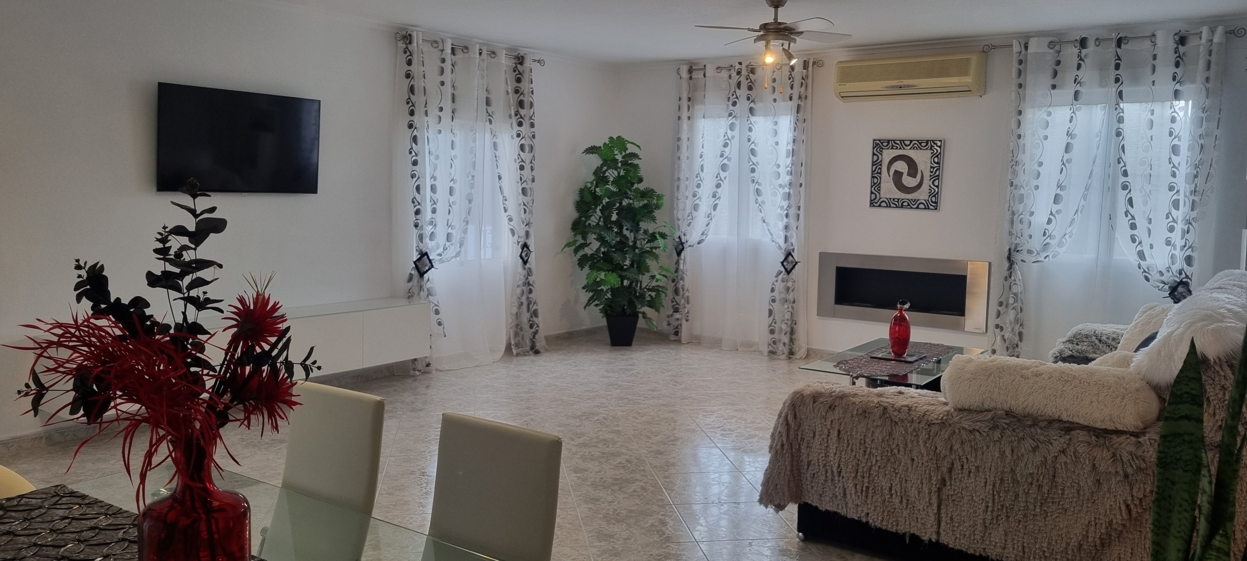 Unieke luxe villa met gastenverblijf en privézwembad te koop in Hondón de los Frailes