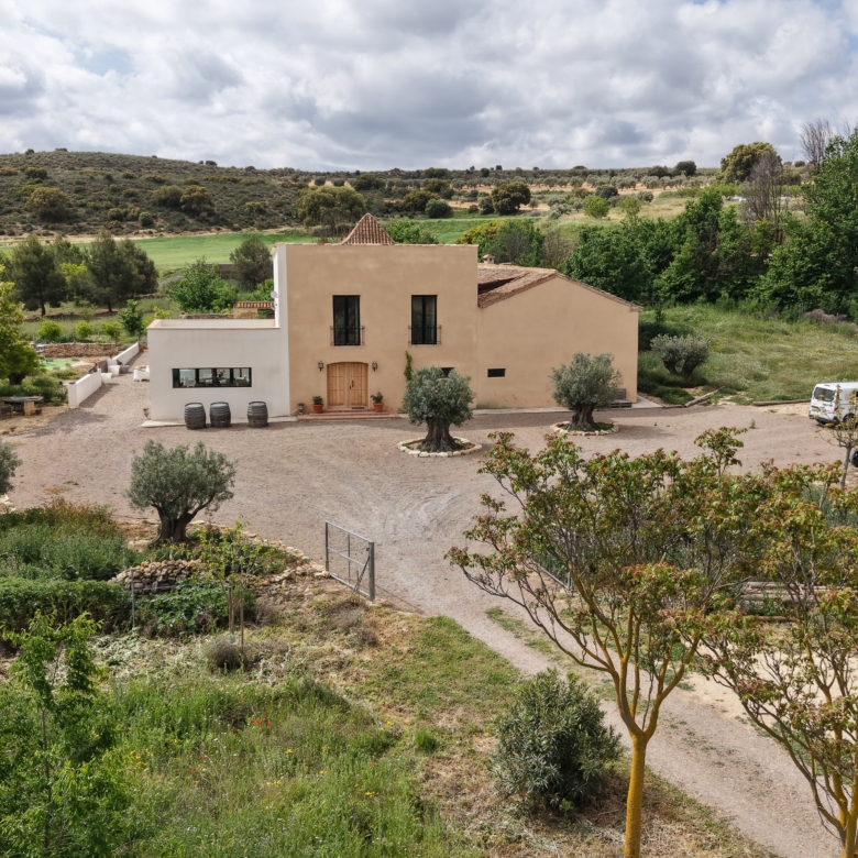 B&B te koop in Almansa: Unieke Off-grid Finca met Toeristische Licentie