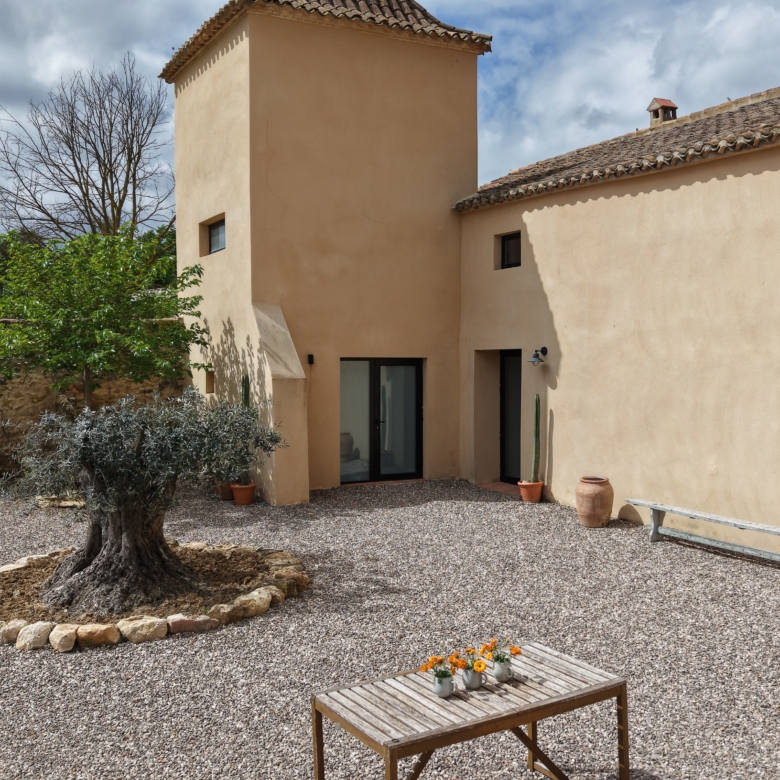 B&B te koop in Almansa: Unieke Off-grid Finca met Toeristische Licentie