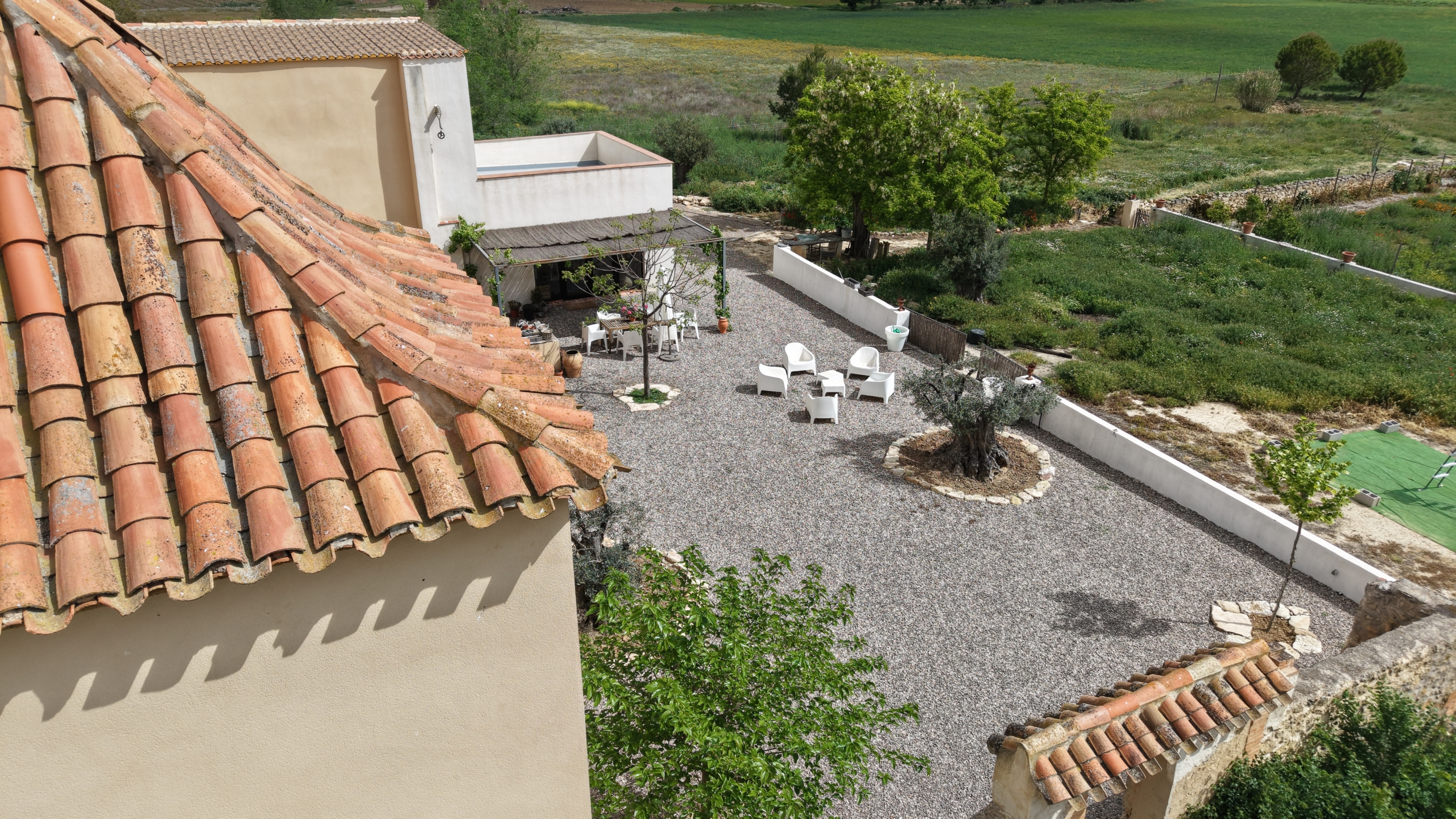 B&B te koop in Almansa: Unieke Off-grid Finca met Toeristische Licentie