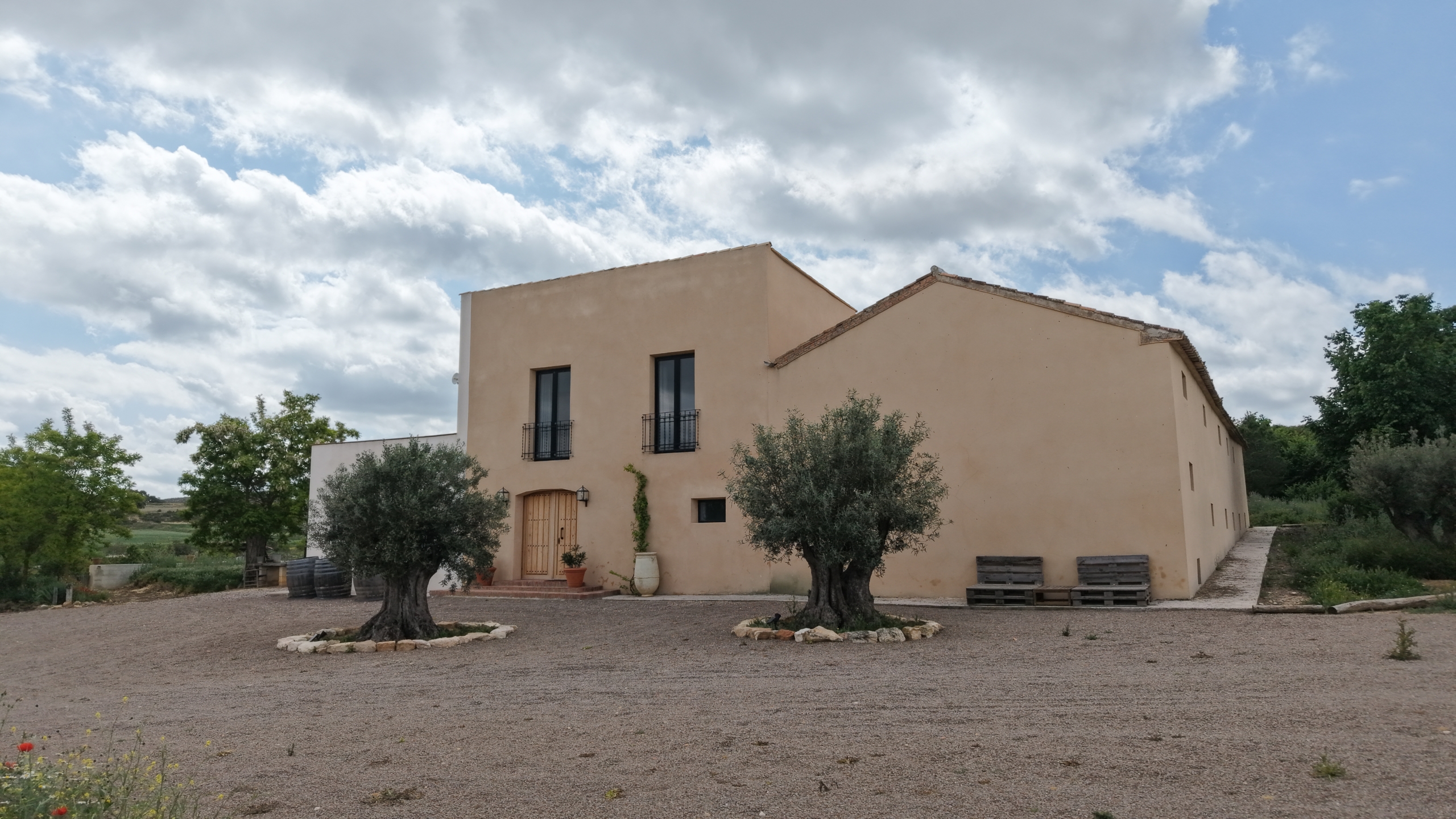 B&B te koop in Almansa: Unieke Off-grid Finca met Toeristische Licentie