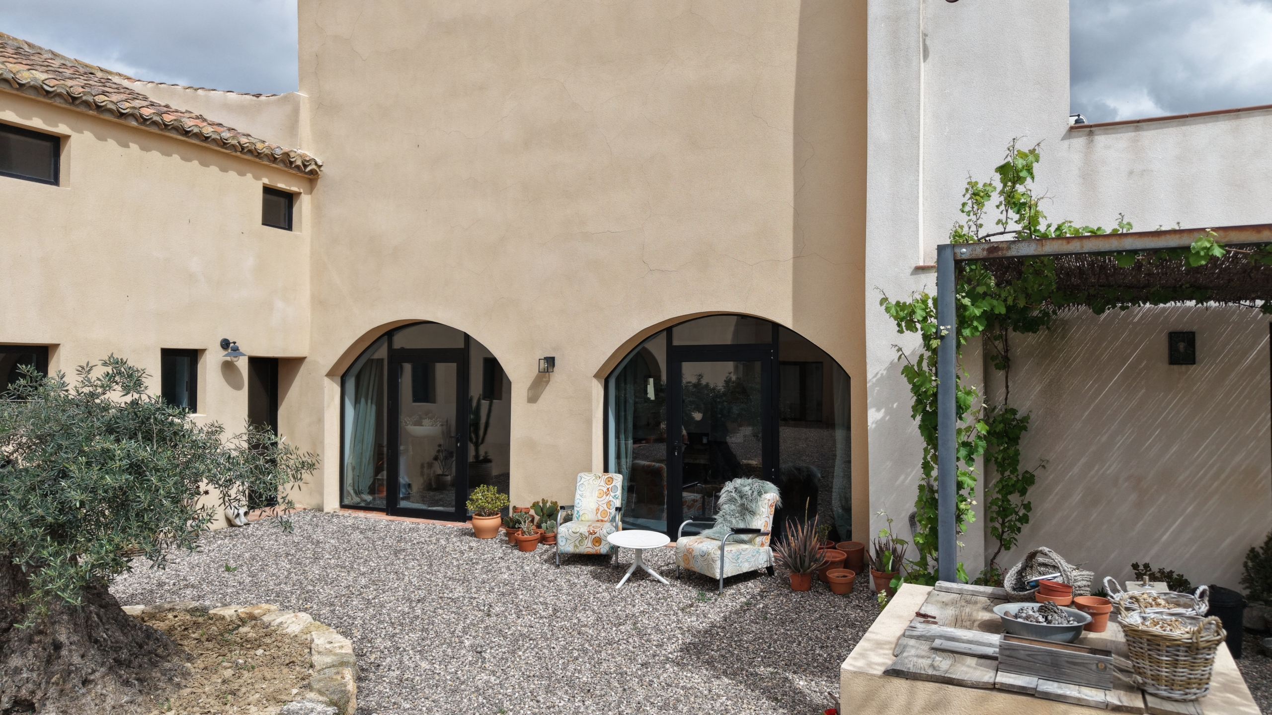 B&B te koop in Almansa: Unieke Off-grid Finca met Toeristische Licentie