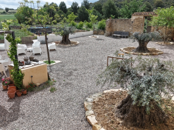 B&B te koop in Almansa: Unieke Off-grid Finca met Toeristische Licentie