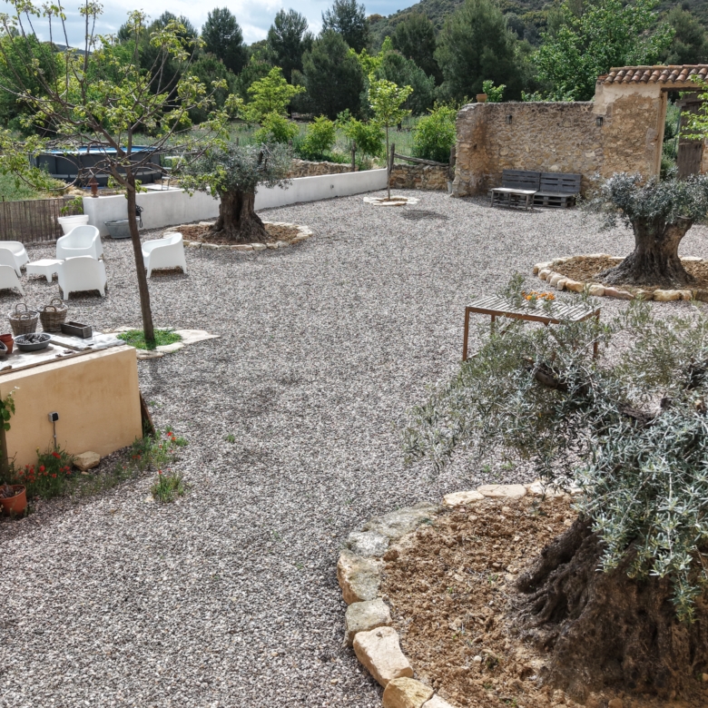 B&B te koop in Almansa: Unieke Off-grid Finca met Toeristische Licentie