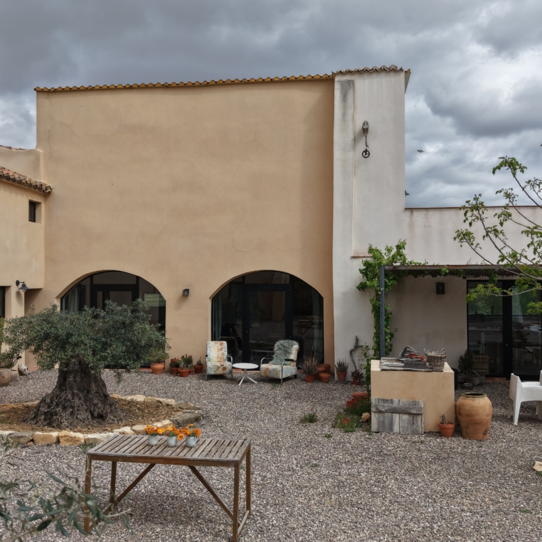 B&B te koop in Almansa: Unieke Off-grid Finca met Toeristische Licentie