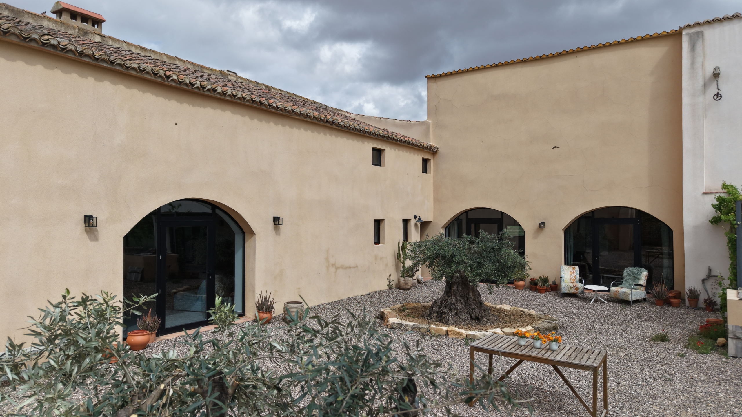 B&B te koop in Almansa: Unieke Off-grid Finca met Toeristische Licentie