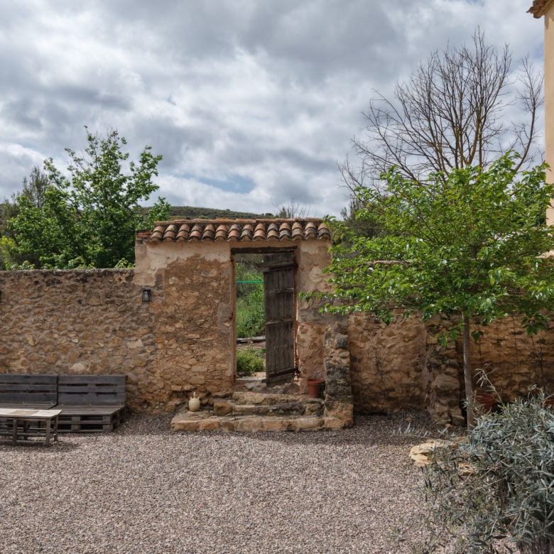 B&B te koop in Almansa: Unieke Off-grid Finca met Toeristische Licentie