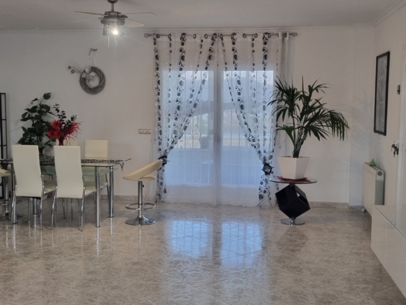 Unieke luxe villa met gastenverblijf en privézwembad te koop in Hondón de los Frailes