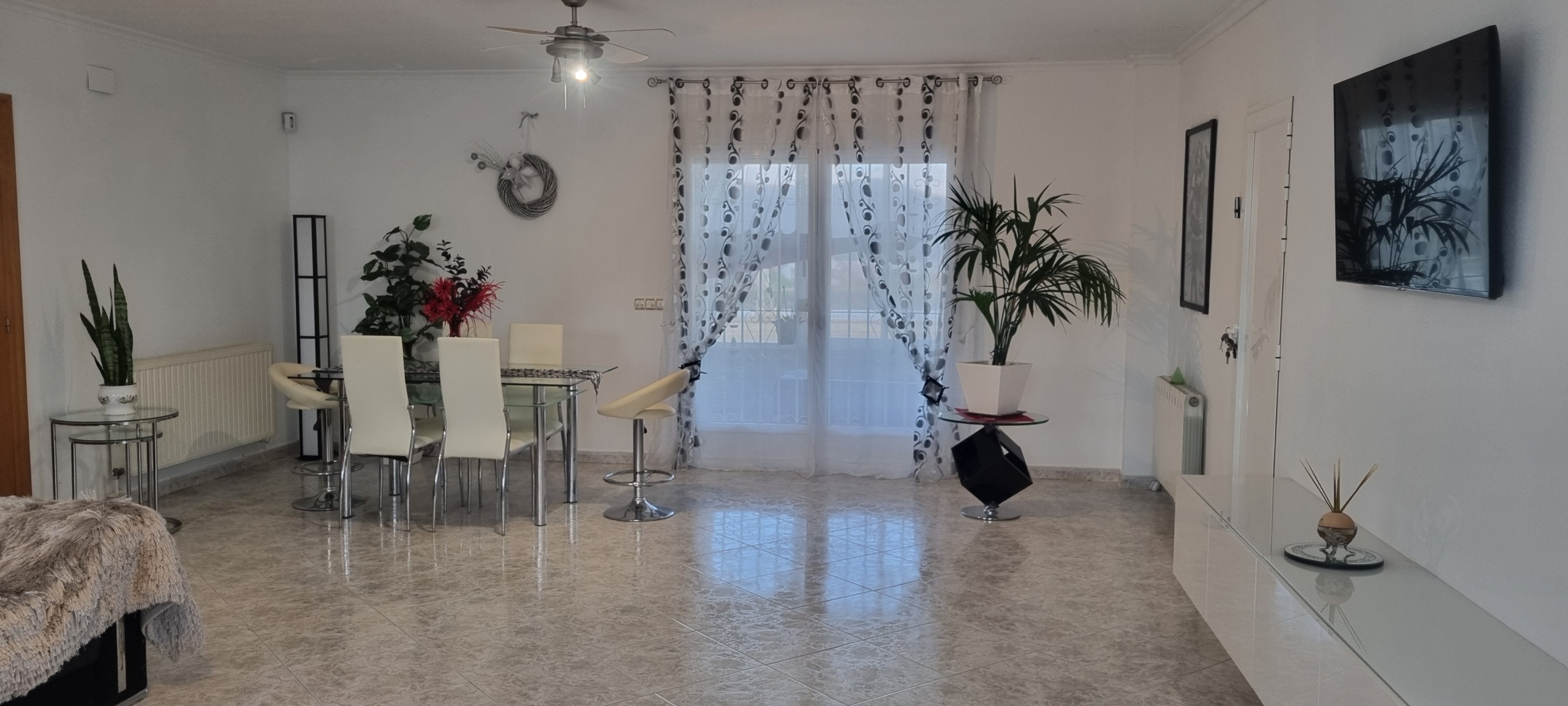 Unieke luxe villa met gastenverblijf en privézwembad te koop in Hondón de los Frailes