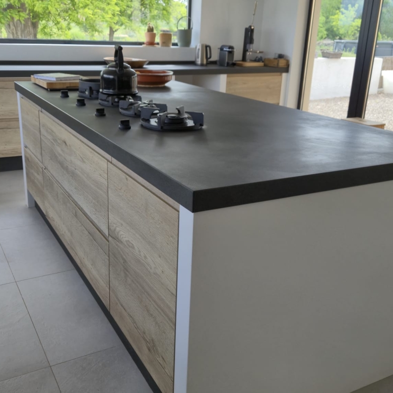 B&B te koop in Almansa: Unieke Off-grid Finca met Toeristische Licentie