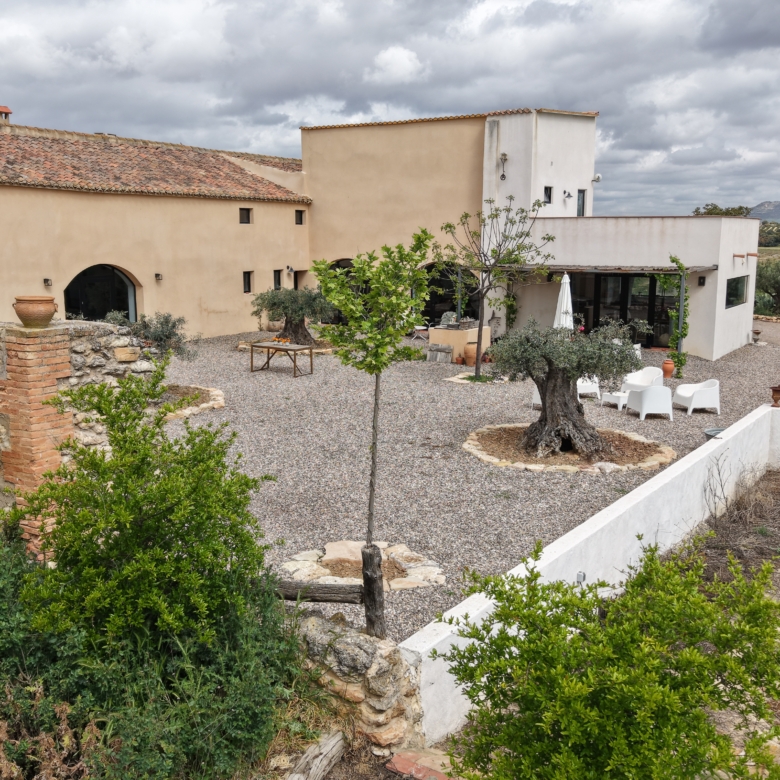 B&B te koop in Almansa: Unieke Off-grid Finca met Toeristische Licentie