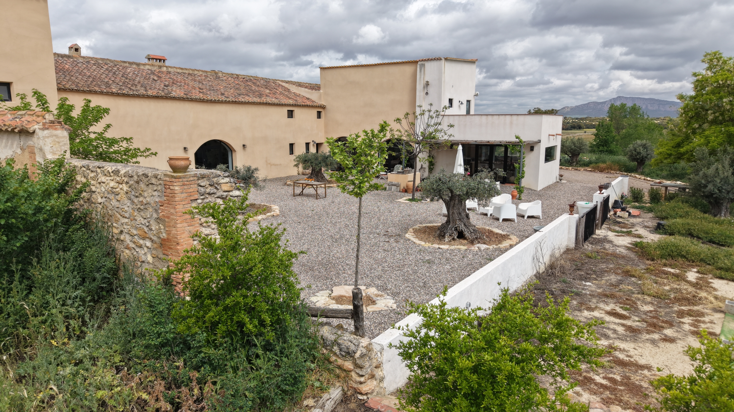 B&B te koop in Almansa: Unieke Off-grid Finca met Toeristische Licentie
