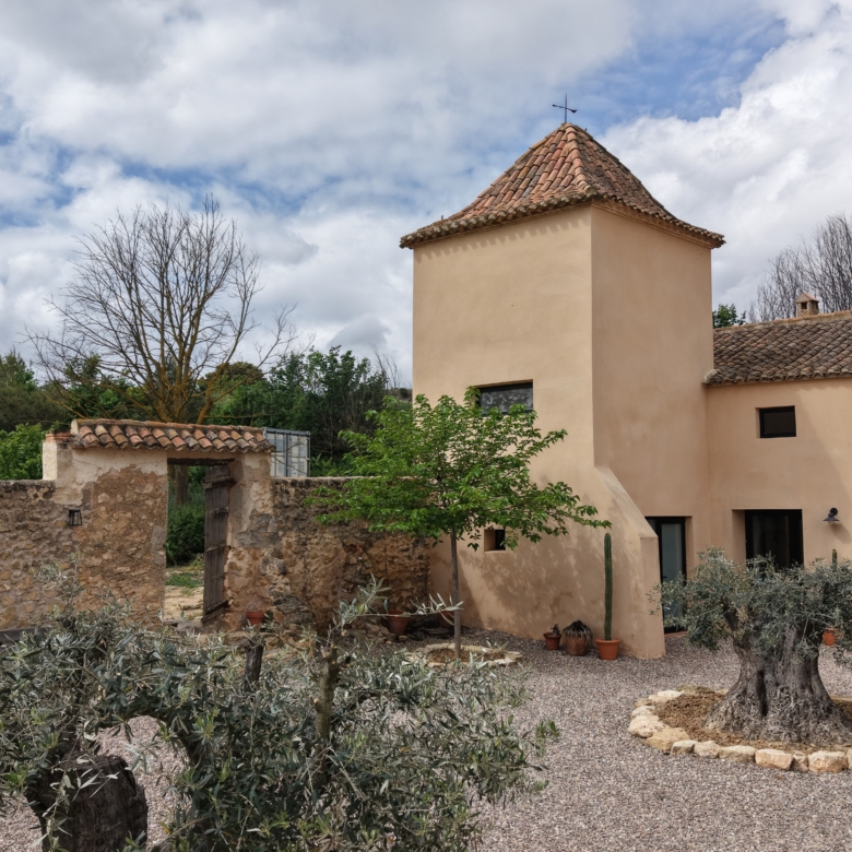 B&B te koop in Almansa: Unieke Off-grid Finca met Toeristische Licentie