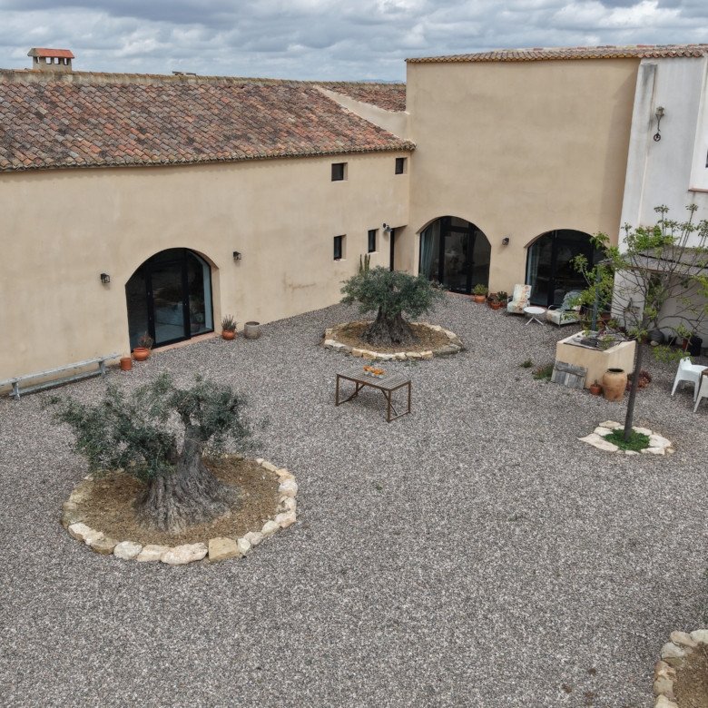 B&B te koop in Almansa: Unieke Off-grid Finca met Toeristische Licentie