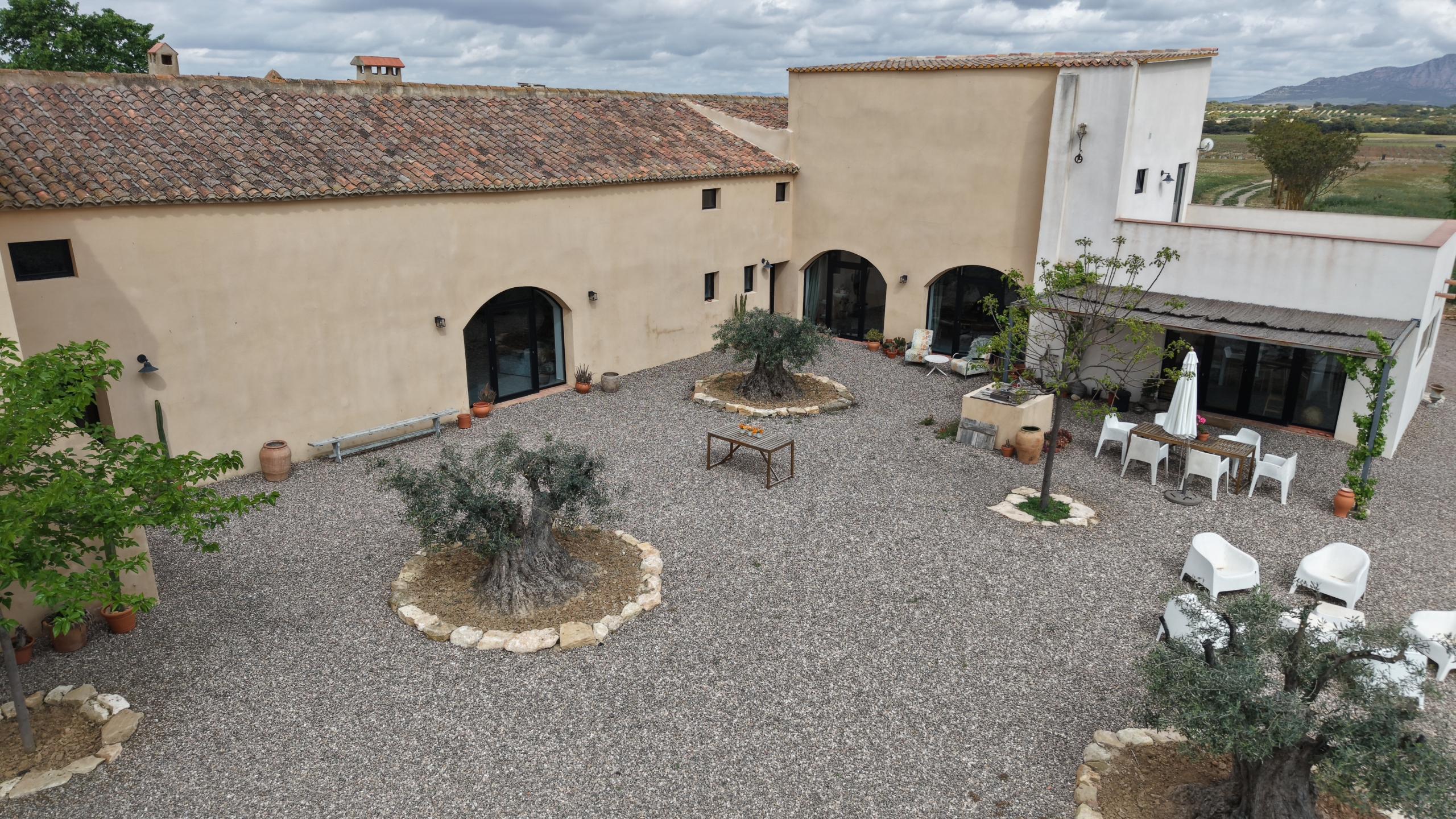 B&B te koop in Almansa: Unieke Off-grid Finca met Toeristische Licentie