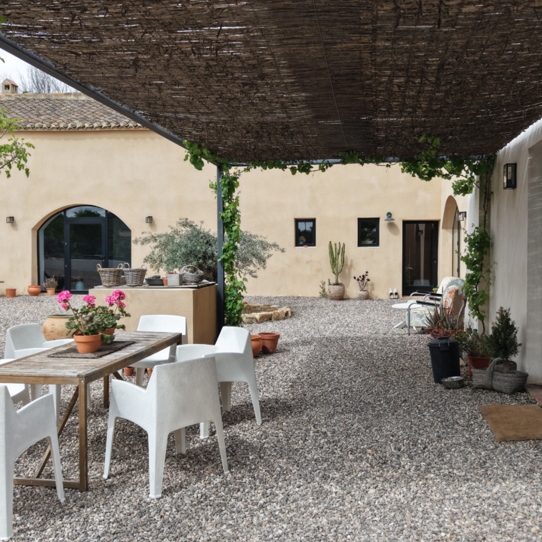 B&B te koop in Almansa: Unieke Off-grid Finca met Toeristische Licentie