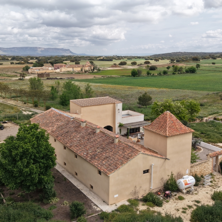 B&B te koop in Almansa: Unieke Off-grid Finca met Toeristische Licentie