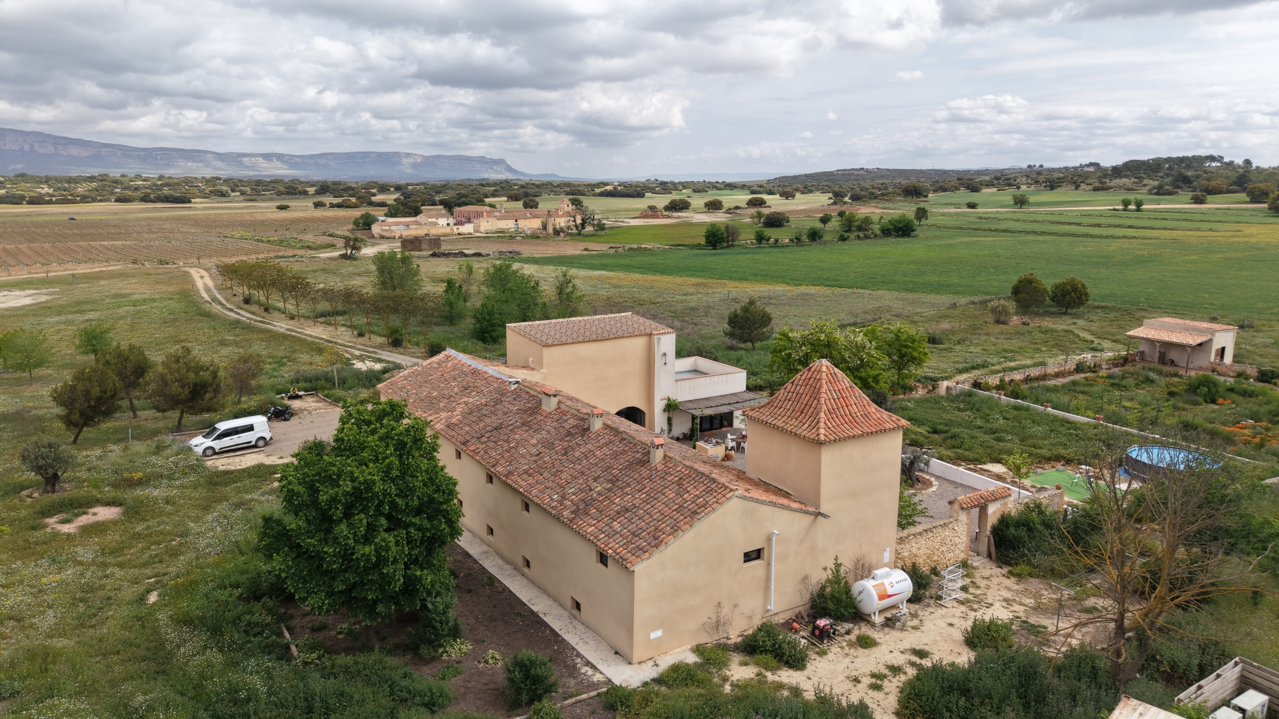 B&B te koop in Almansa: Unieke Off-grid Finca met Toeristische Licentie