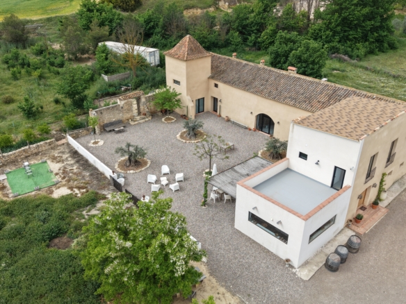 B&B te koop in Almansa: Unieke Off-grid Finca met Toeristische Licentie