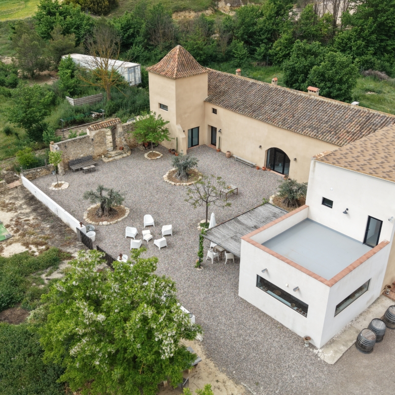B&B te koop in Almansa: Unieke Off-grid Finca met Toeristische Licentie