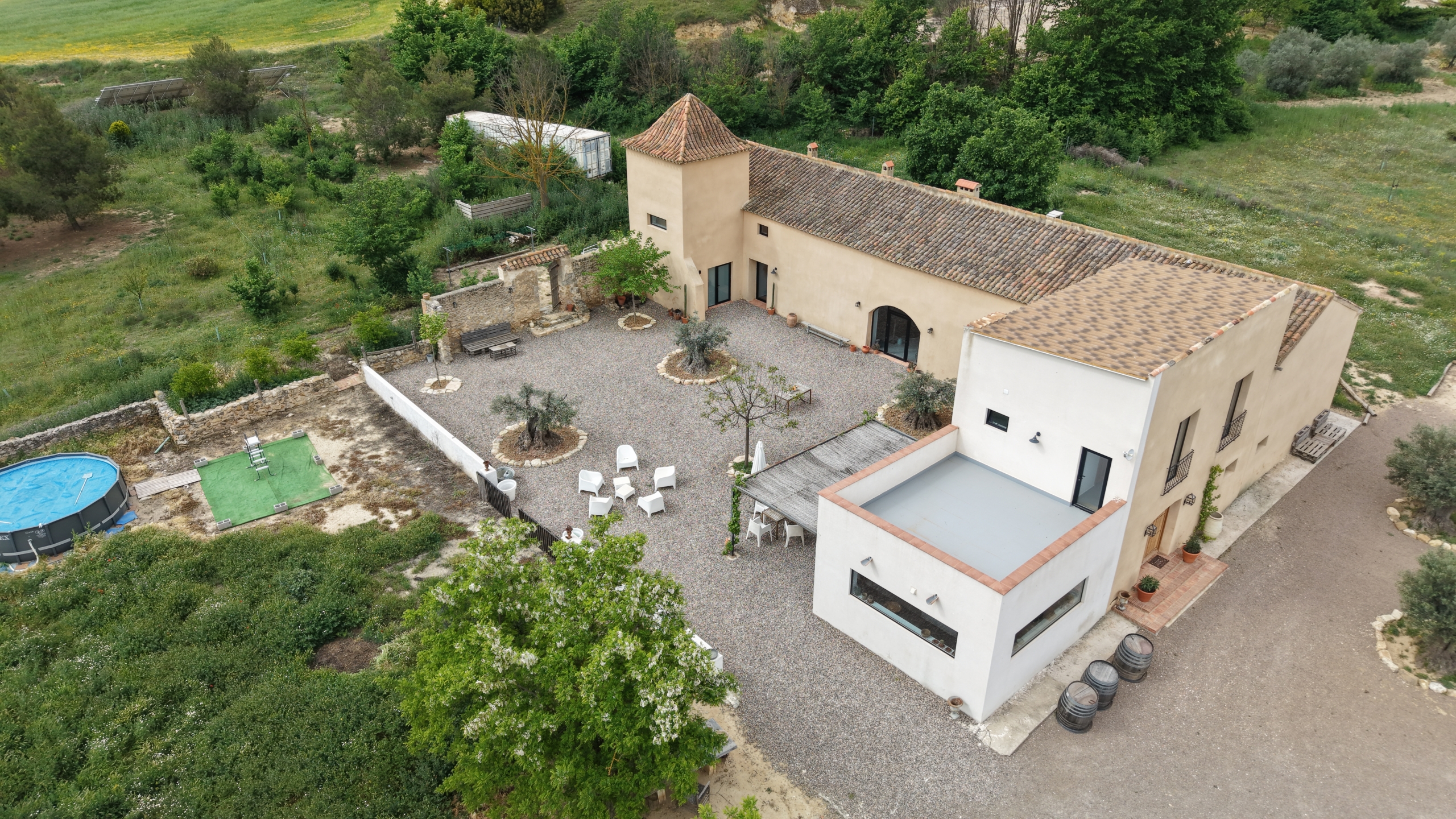 B&B te koop in Almansa: Unieke Off-grid Finca met Toeristische Licentie