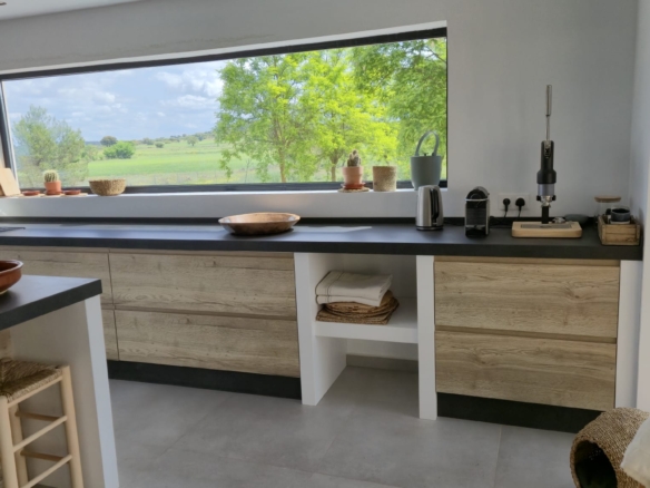 B&B te koop in Almansa: Unieke Off-grid Finca met Toeristische Licentie