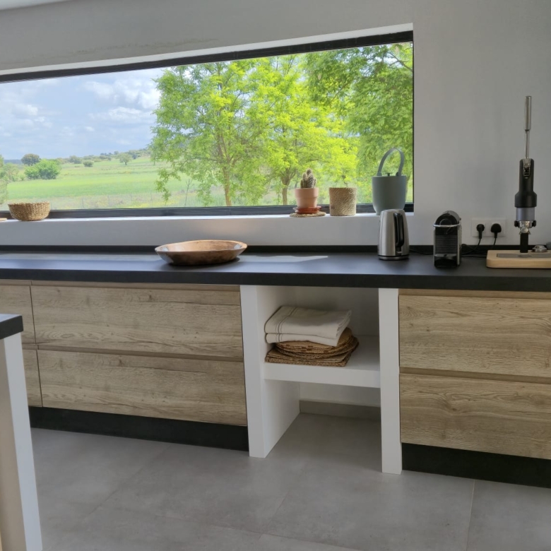 B&B te koop in Almansa: Unieke Off-grid Finca met Toeristische Licentie