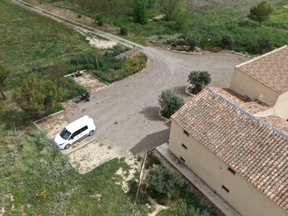 B&B te koop in Almansa: Unieke Off-grid Finca met Toeristische Licentie