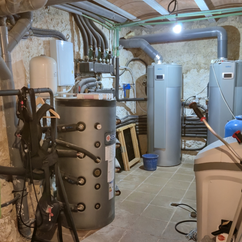 B&B te koop in Almansa: Unieke Off-grid Finca met Toeristische Licentie