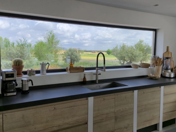 B&B te koop in Almansa: Unieke Off-grid Finca met Toeristische Licentie