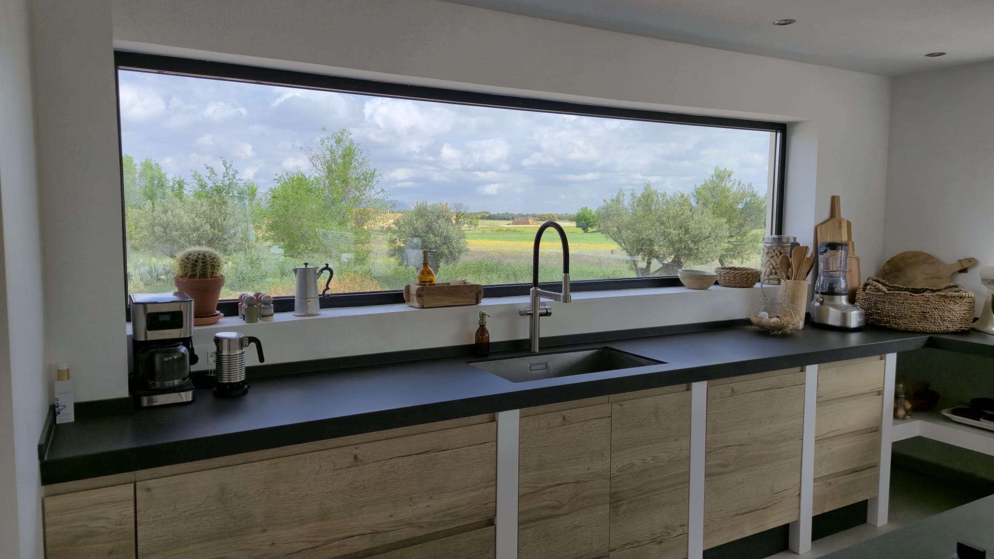 B&B te koop in Almansa: Unieke Off-grid Finca met Toeristische Licentie