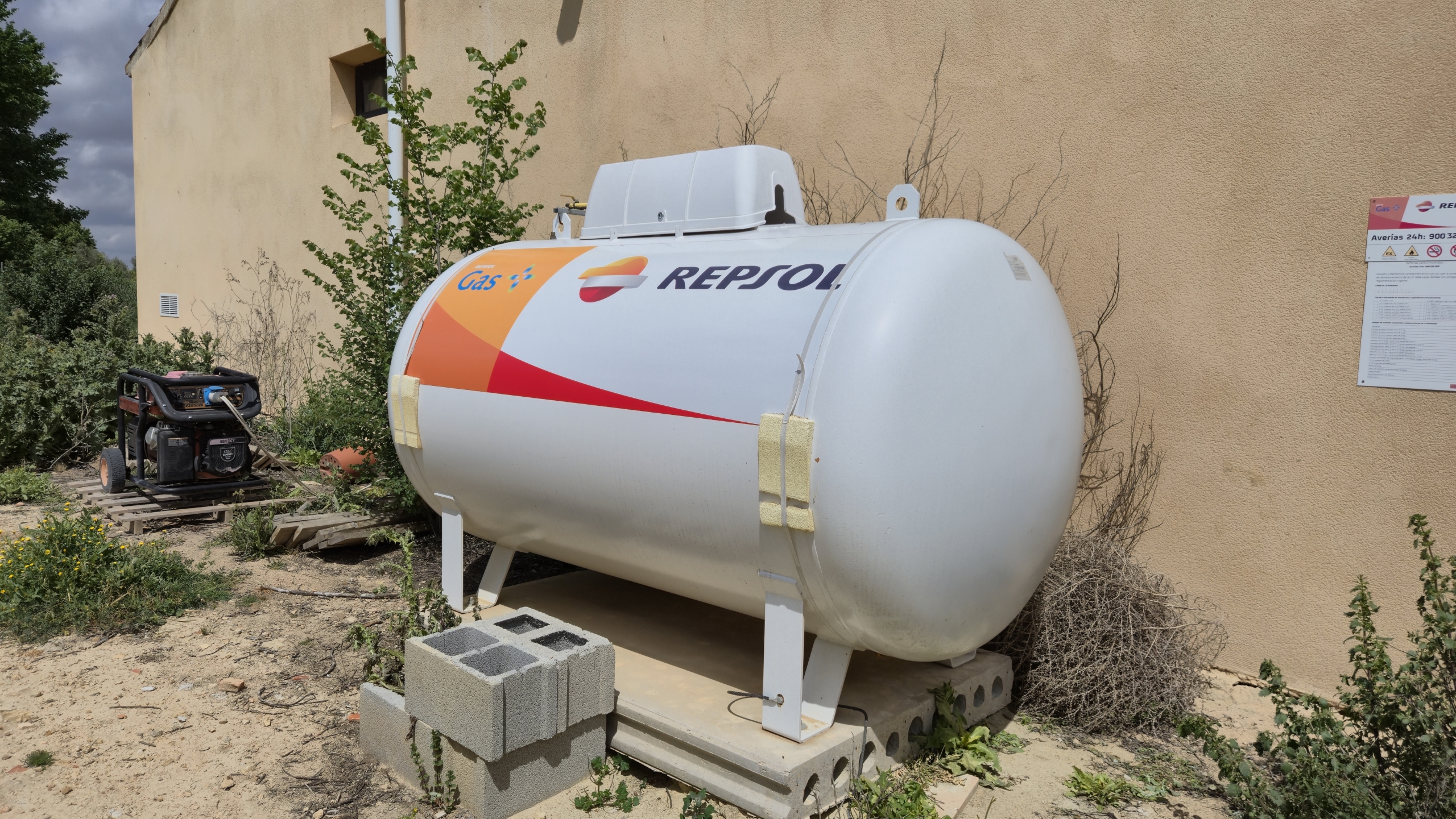 B&B te koop in Almansa: Unieke Off-grid Finca met Toeristische Licentie