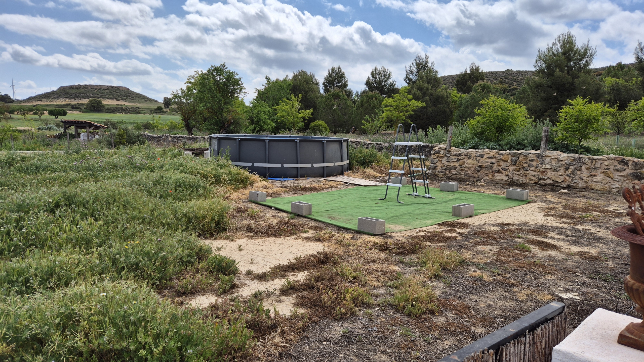 B&B te koop in Almansa: Unieke Off-grid Finca met Toeristische Licentie