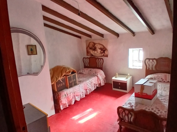 Exclusieve Off-Grid Finca met Gigantisch Perceel & Zwembad in Caudete