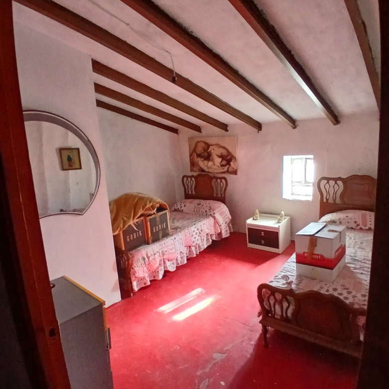 Exclusieve Off-Grid Finca met Gigantisch Perceel & Zwembad in Caudete