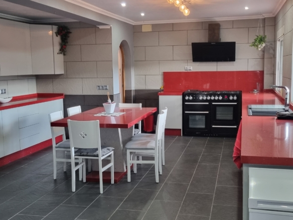 Unieke luxe villa met gastenverblijf en privézwembad te koop in Hondón de los Frailes