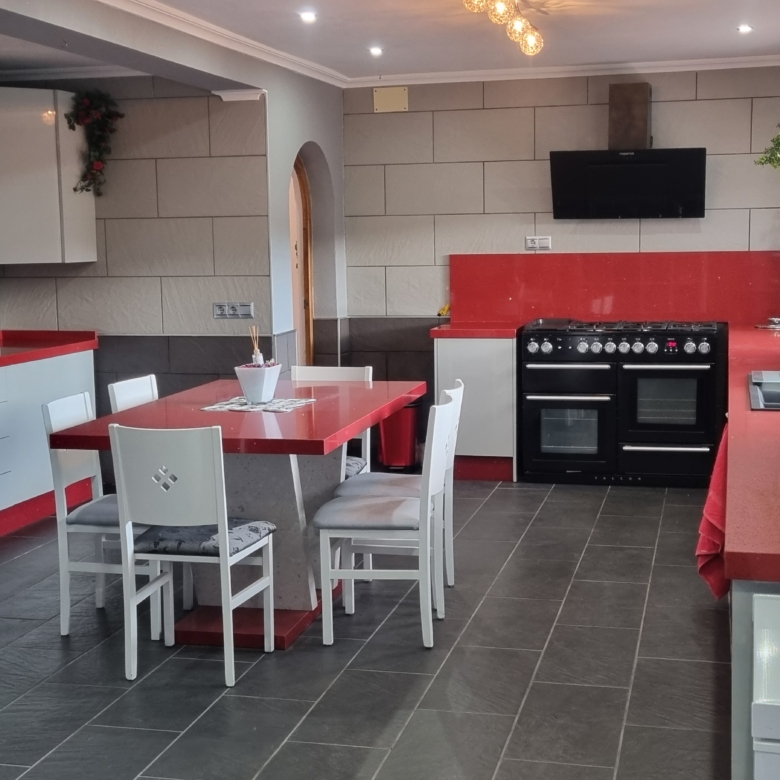 Unieke luxe villa met gastenverblijf en privézwembad te koop in Hondón de los Frailes
